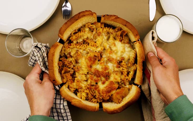 Smarta pastagratängen med vitlöksbröd - Recept | Pågen